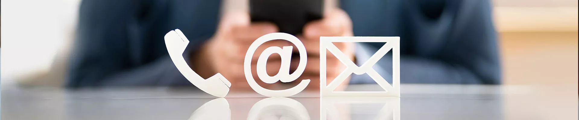 Зв’яжіться з нами